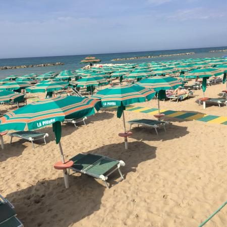 il ristorante e la spiaggia - Lidi Balneari SUP Attrezzatura Sport Mare - Stabilimenti Mare Lago Mondo Balneare