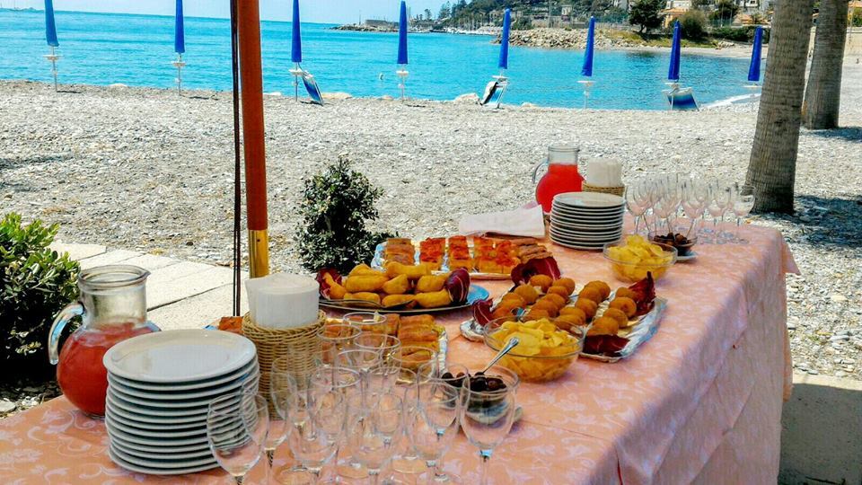 Aperitivo sul mare - Lidi Balneari SUP Attrezzatura Sport Mare - Stabilimenti Mare Lago Mondo Balneare