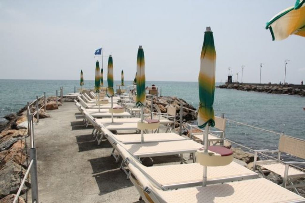 Il Cavallino Bianco Beach2 1773041599 - Lidi Balneari SUP Attrezzatura Sport Mare - Stabilimenti Mare Lago Mondo Balneare