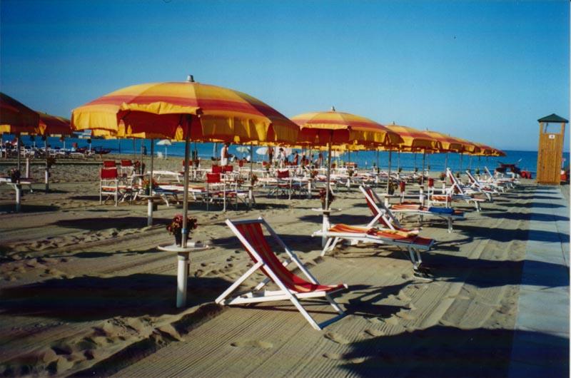 spiaggia1 - Lidi Balneari SUP Attrezzatura Sport Mare - Stabilimenti Mare Lago Mondo Balneare