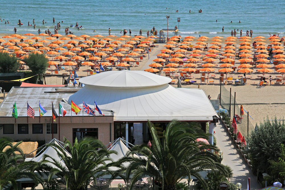 spiaggia6 - Lidi Balneari SUP Attrezzatura Sport Mare - Stabilimenti Mare Lago Mondo Balneare