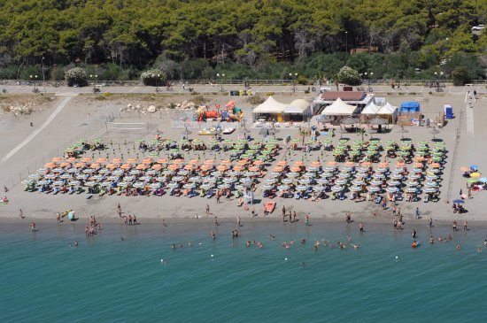 veduta dall alto del - Lidi Balneari SUP Attrezzatura Sport Mare - Stabilimenti Mare Lago Mondo Balneare