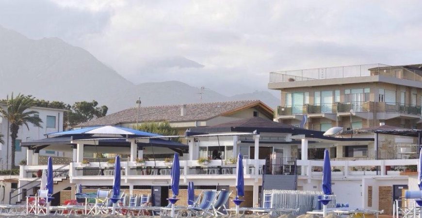 lido i delfini e scuola - Lidi Balneari SUP Attrezzatura Sport Mare - Stabilimenti Mare Lago Mondo Balneare