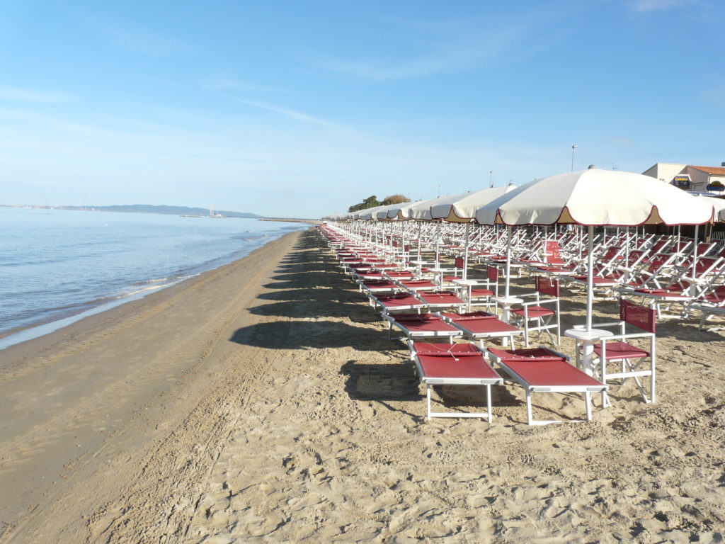 SPIAGGIA ALLA MATTINA - Lidi Balneari SUP Attrezzatura Sport Mare - Stabilimenti Mare Lago Mondo Balneare