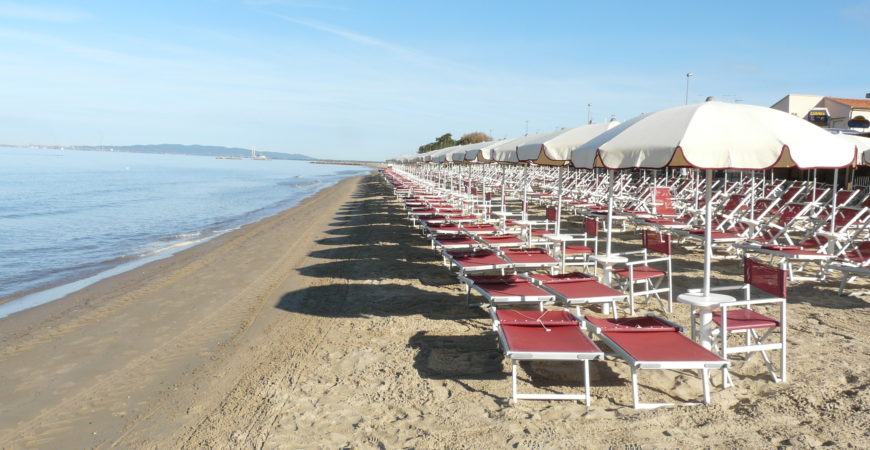 SPIAGGIA ALLA MATTINA - Lidi Balneari SUP Attrezzatura Sport Mare - Stabilimenti Mare Lago Mondo Balneare