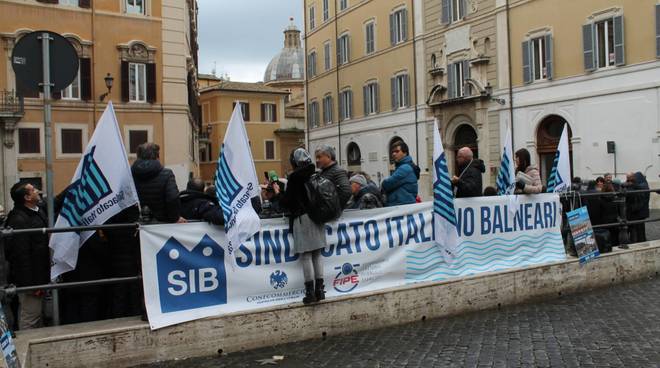 protesta balneari - Lidi Balneari SUP Attrezzatura Sport Mare - Stabilimenti Mare Lago Mondo Balneare