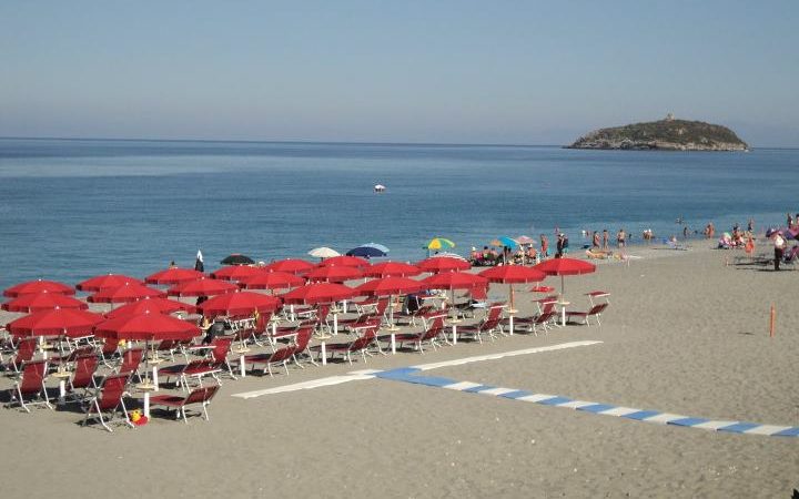 Lido Luna Rossa Diamante Calabria - Lidi Balneari SUP Attrezzatura Sport Mare - Stabilimenti Mare Lago Mondo Balneare