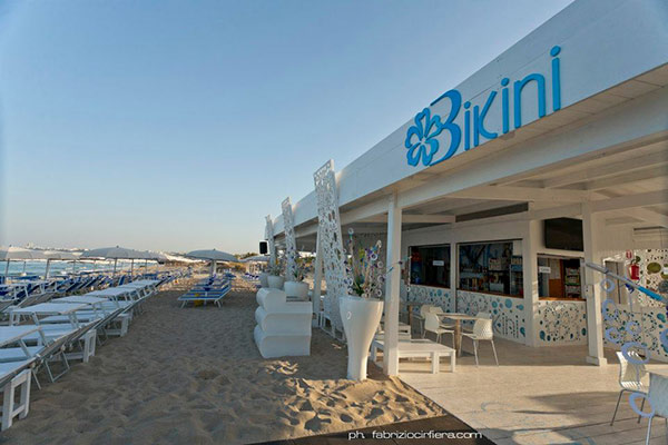 bikini beach gallipoli 1 - Lidi Balneari SUP Attrezzatura Sport Mare - Stabilimenti Mare Lago Mondo Balneare