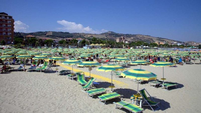 spiaggia3 - Lidi Balneari SUP Attrezzatura Sport Mare - Stabilimenti Mare Lago Mondo Balneare