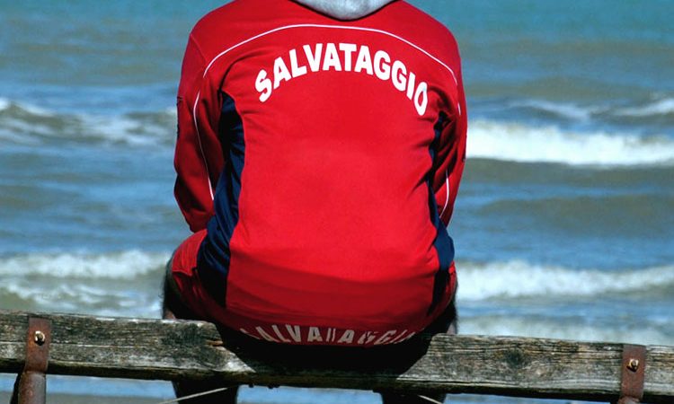 bagnino salvataggio - Lidi Balneari SUP Attrezzatura Sport Mare - Stabilimenti Mare Lago Mondo Balneare